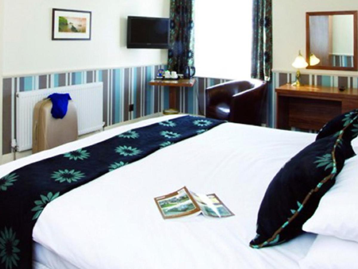 The Railway Inn Galmpton Экстерьер фото