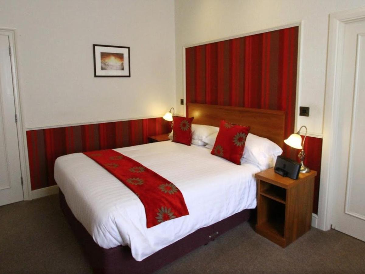 The Railway Inn Galmpton Экстерьер фото
